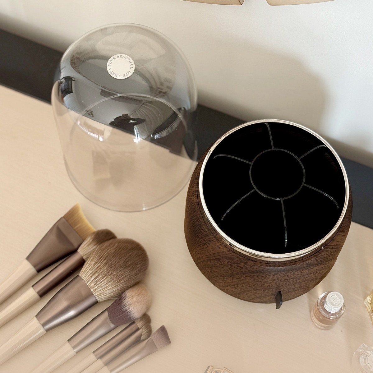 Light Luxury Makeup Brush Hold - огляд і ціна Luxury Skincare And Makeup Brands
